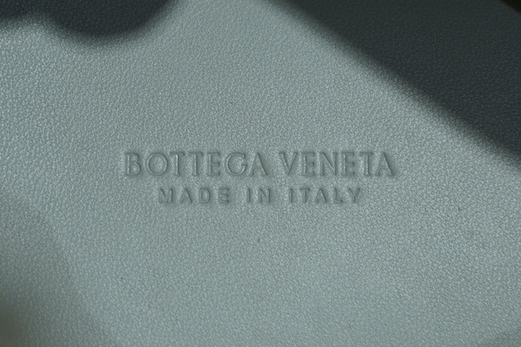 Bottega Veneta | Andiamo – Intrecciato – Beige – Gold Hardware