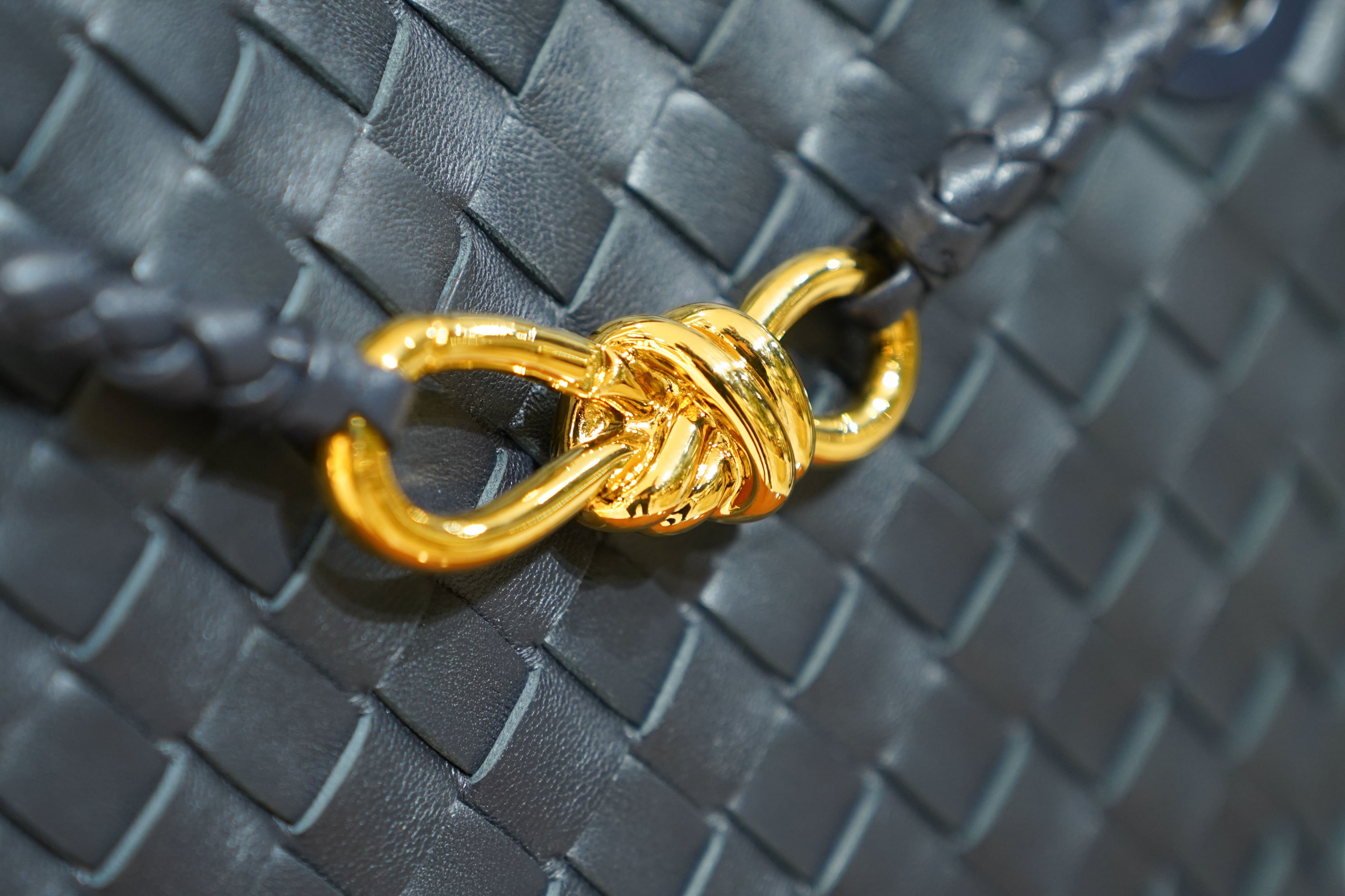 Bottega Veneta | Andiamo – Intrecciato – Nero – Gold Hardware