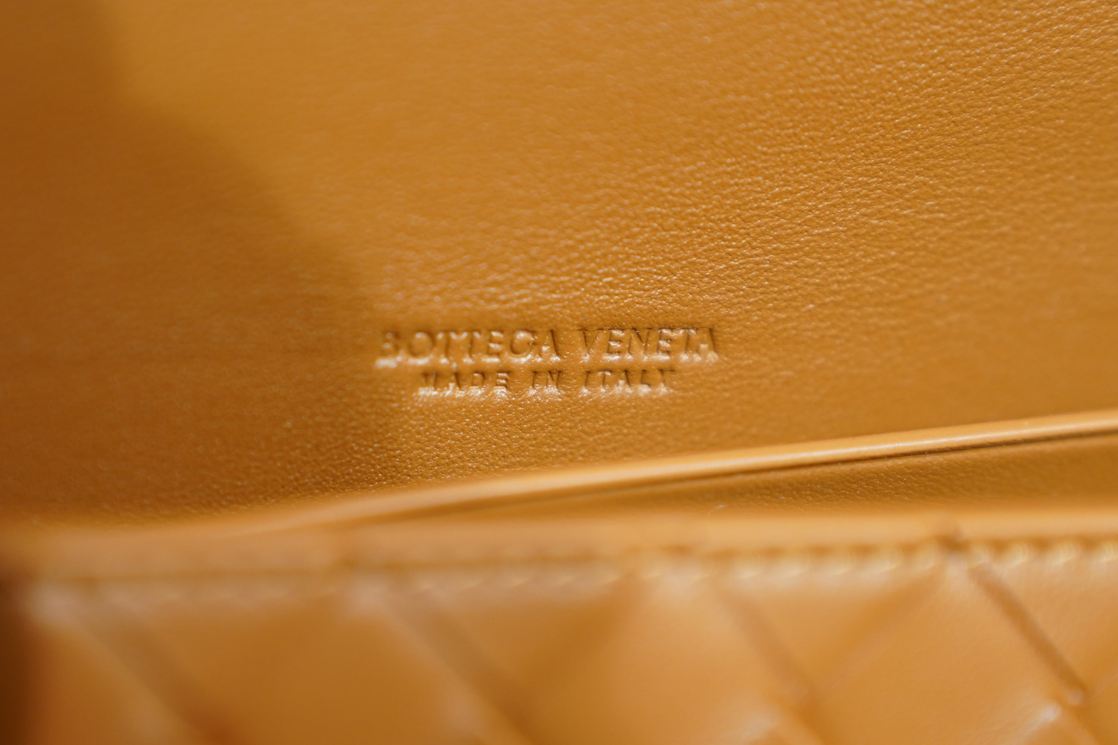 Bottega Veneta | Andiamo Clutch Long – Leather – Caramel – Gold Hardware