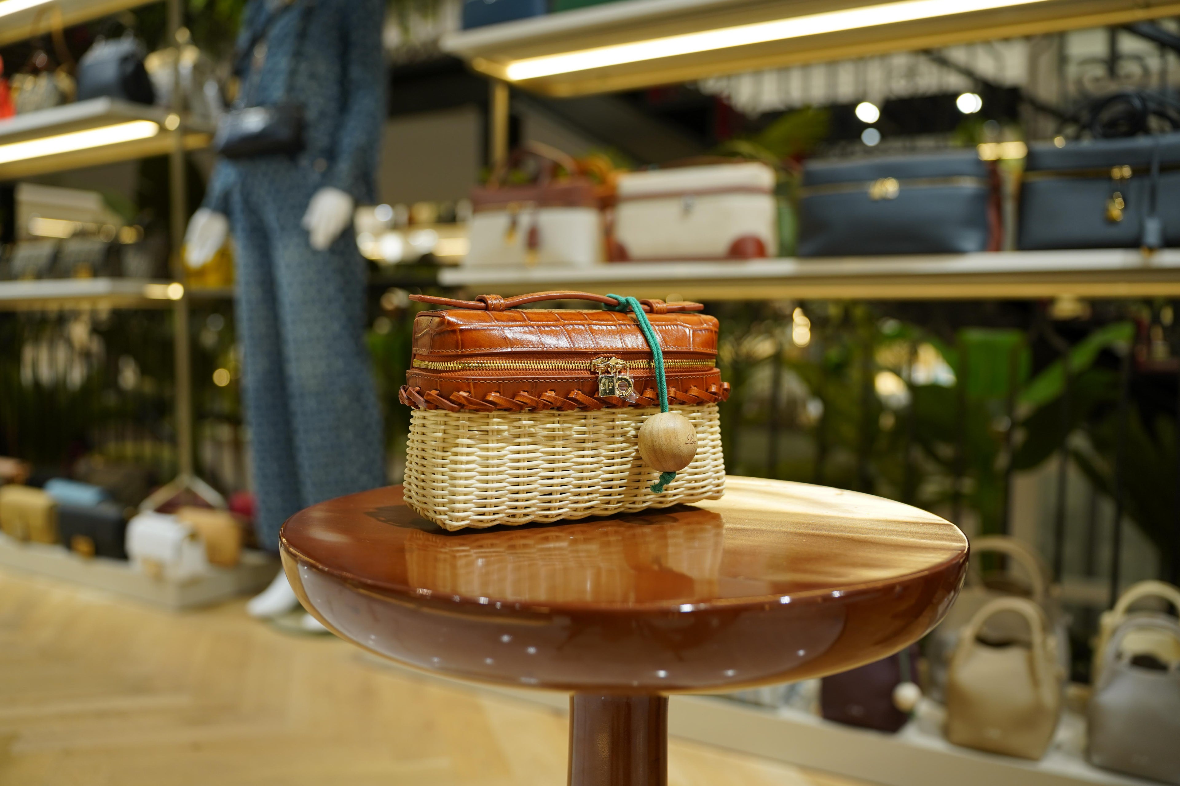 Loro Piana | Extra-Pocket-L19 – Wicker – Natural – Gold Hardware