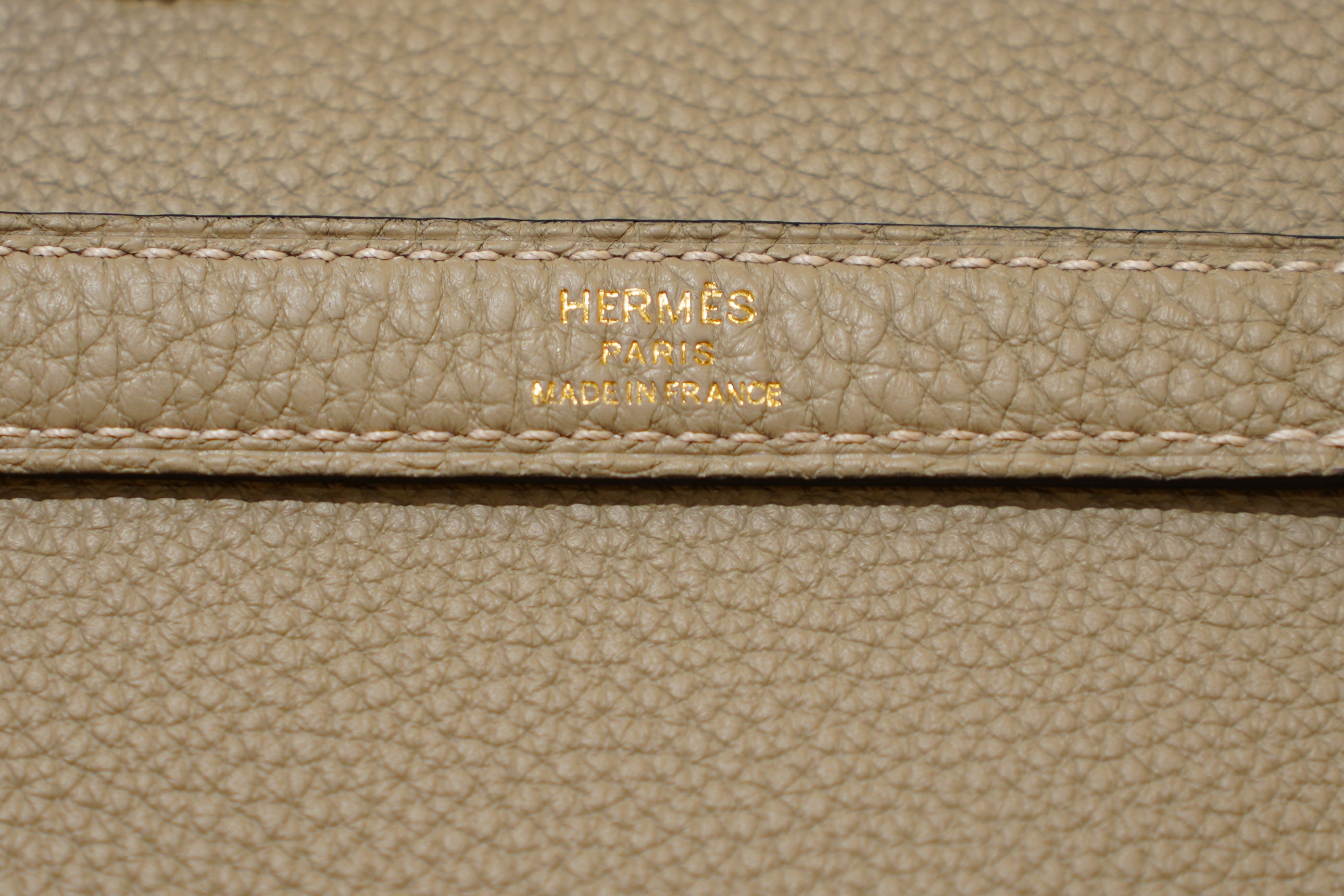 Hermès | Kelly 28 – Togo – Etoupe (Taupe) – Quincaillerie dorée