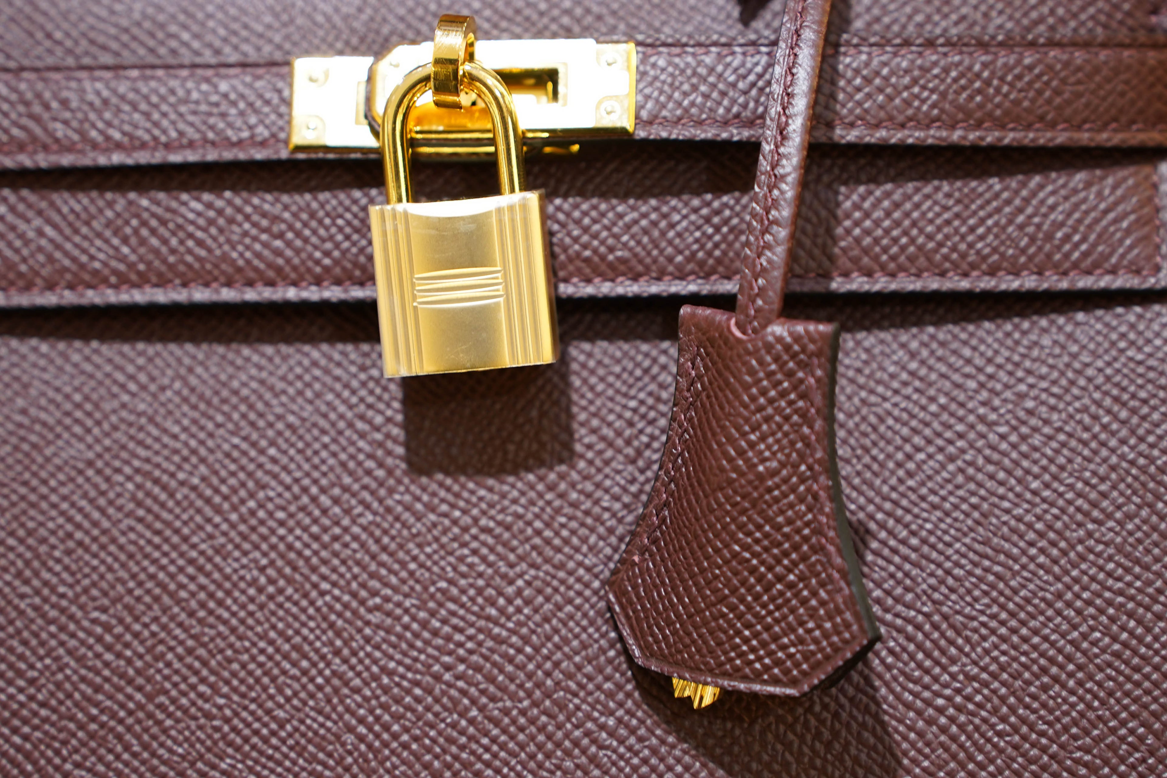 Hermes | Kelly 28 – Retourne – Togo – Cassis – Gold Hardware