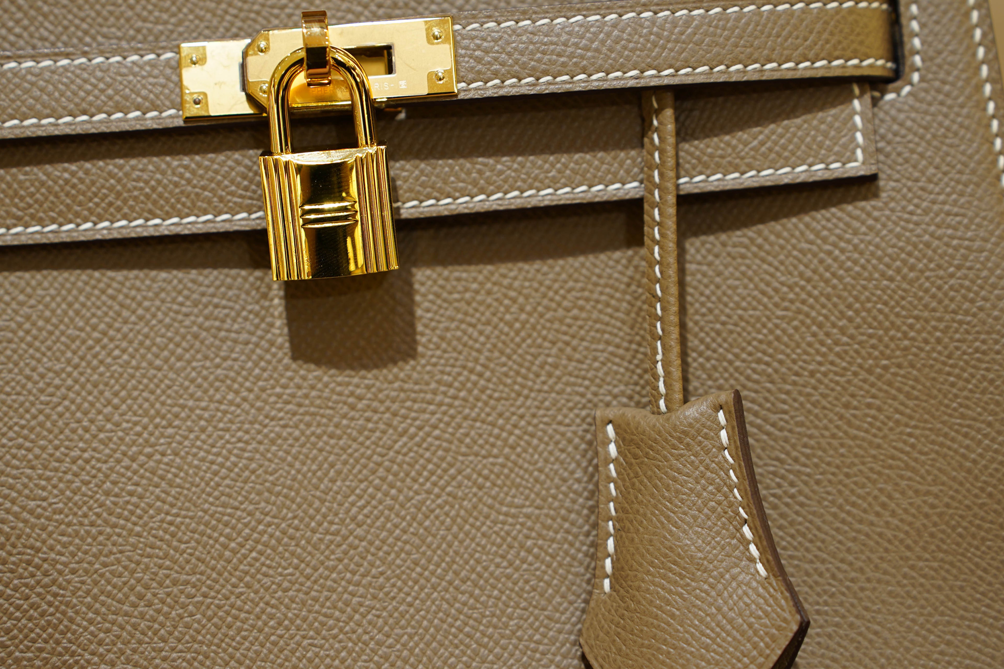 Hermes | Kelly 28 – Togo – Grau – Goldene Hardware